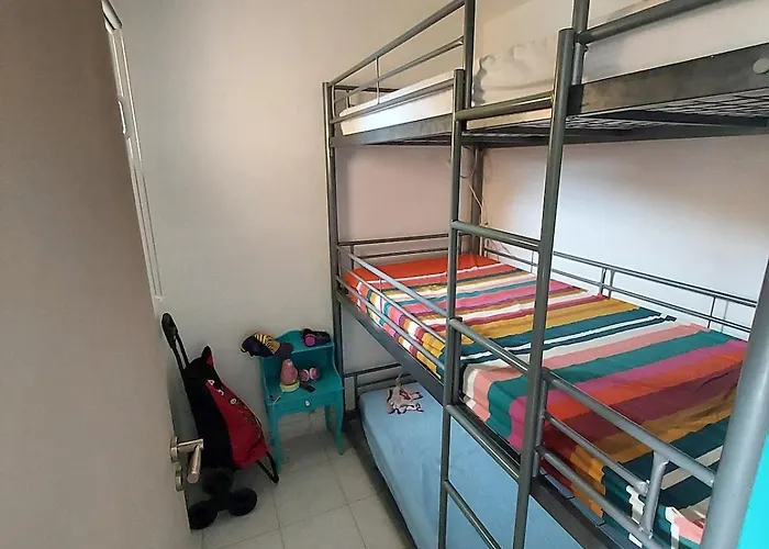 Dans Securisee Vue Piscine Le Lavandou