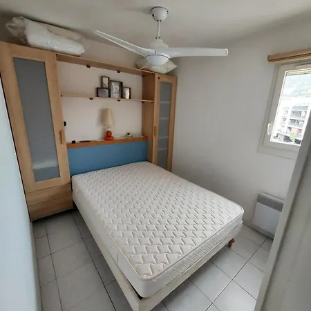 Appartement dans résidence sécurisée vue piscine, 3ème étage ss ascenseur Le Lavandou
