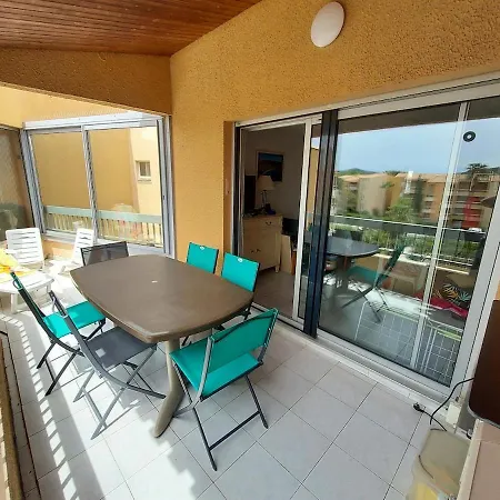 Appartement dans résidence sécurisée vue piscine, 3ème étage ss ascenseur * Le Lavandou