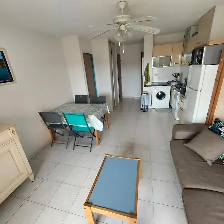 Apartamento Appartement dans résidence sécurisée vue piscine, 3ème étage ss ascenseur Le Lavandou